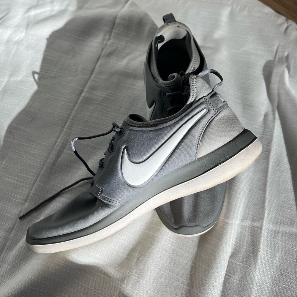 Mens 7.5 Gray Shoe